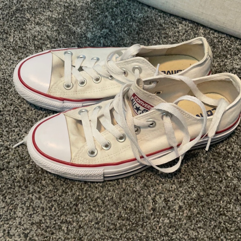 Converse low top women’s or men’s